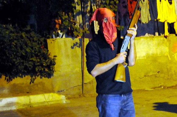 Ellerinde silahla nöbet tuttular - Resim: 2