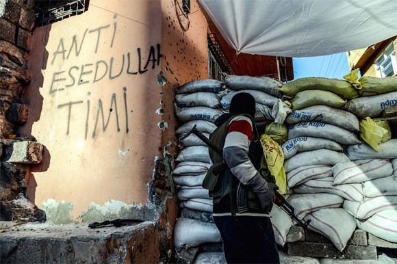 Paris kana bulandı onların derdi PKK - Resim: 2