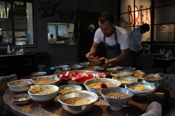 Böyle aşure servisi görülmedi! Değeri 20 bin dolar - Resim: 3