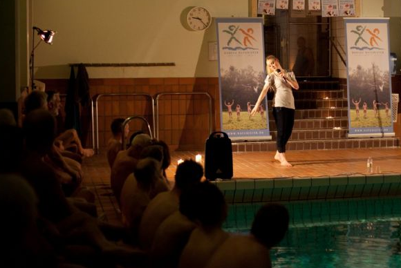 Çıplaklarla stand-up yaptı - Resim: 3