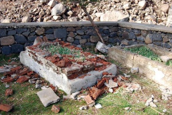 Şehit mezarlarını terkedilen taburda unuttular! - Resim: 4