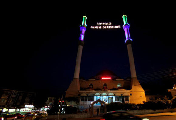 İlk teravihte camiler doldu taştı - Resim: 1