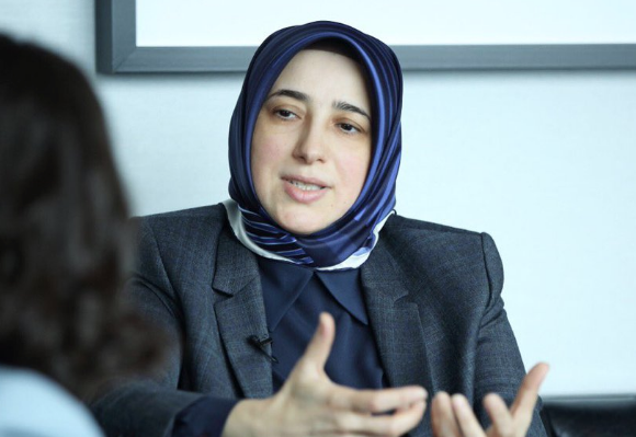 Özlem Zengin kimdir aslen nereli evli mi eşi kimdir? - Resim: 1