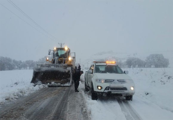 Yoğun kar yağışında ölüm kalım savaşı! - Resim: 1