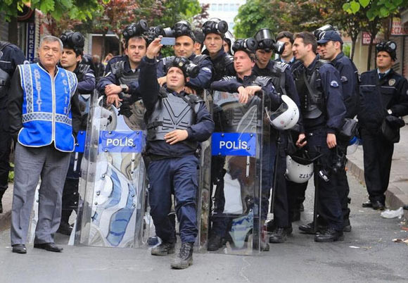 1 Mayıs'a damga vuran fotoğraflar! - Resim: 1