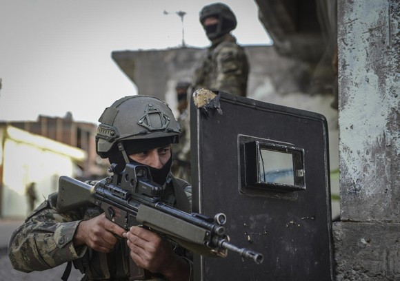 Silvan'da o mahalle PKK'dan temizlendi - Resim: 4
