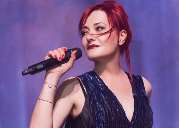 Candan Erçetin sahnede öyle bir şey yaptı ki yuhalanıp terk edildi! - Resim: 4