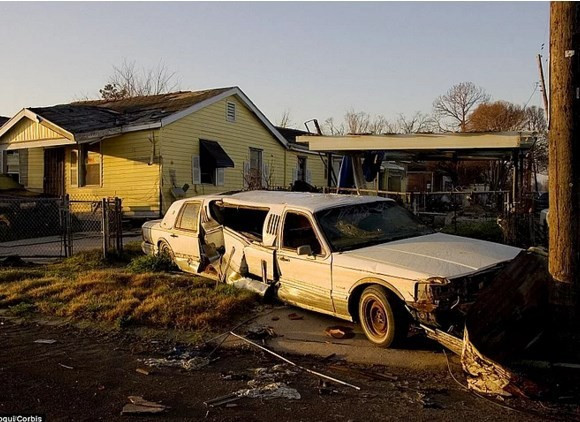 Brad Pitt'den kasırga mağduru 109 aileye ev - Resim: 4