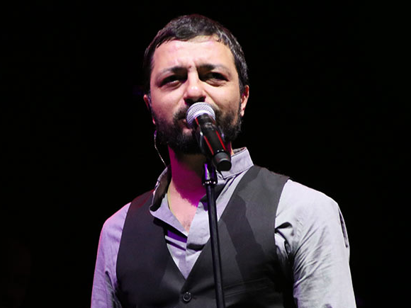 Ünlü şarkıcıya büyük şok! Kebap dumanı konseri iptal ettirdi - Resim: 1