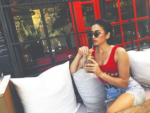 Zuhal Topal'ın güzeli Cansu Gündüz fena yakalandı! - Resim: 1