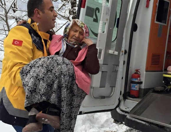 Yoğun kar yağışında ölüm kalım savaşı! - Resim: 3