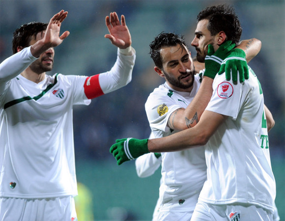 Timsah hızlı başladı - Resim: 1