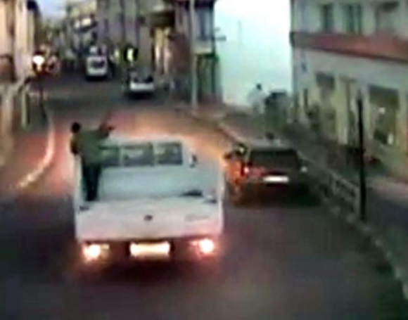 PKK'lıları püskürten kahraman polise ödül - Resim: 1