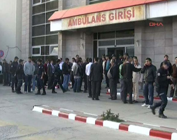 PKK Bitlis'i kana buladı! - Resim: 3