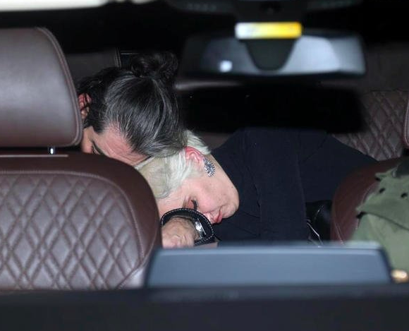 Sıla ve Hazer Amani gece yarısı arabada yakalandı! Aşk bombası patladı  - Resim: 3