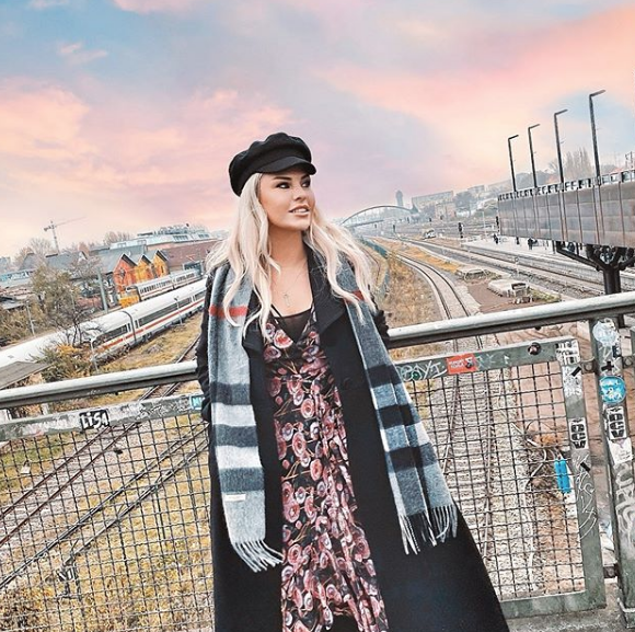 Tuvana Türkay'ın ablası Katre Türkay'ın güzelliğini görenler şoke oluyor! - Resim: 2