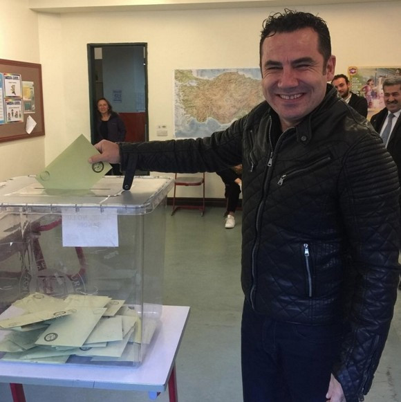 Ünlüler 1 Kasım 2015 seçimi için sandık başında! - Resim: 4