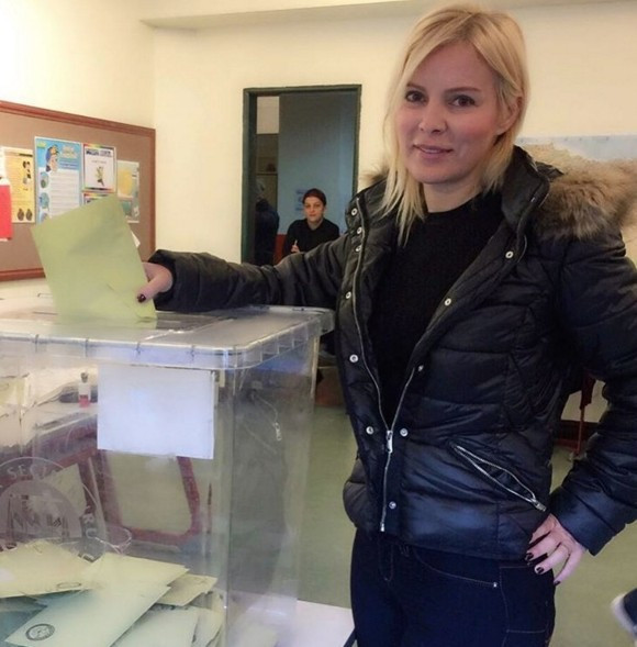 Ünlüler 1 Kasım 2015 seçimi için sandık başında! - Resim: 3