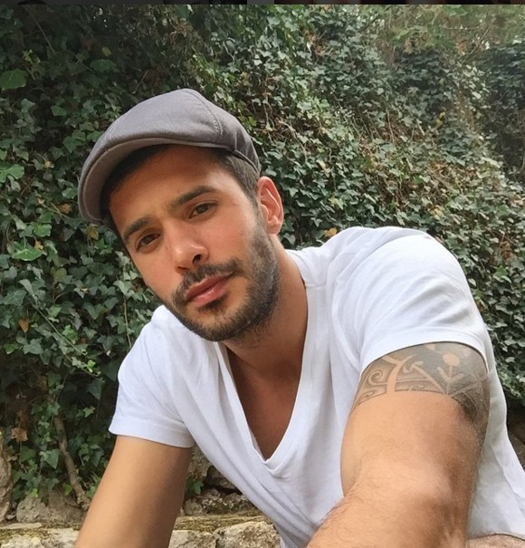 Bu ünlüyü tanıyabildiniz mi? Eski fotoğrafları şok etti  - Resim: 1