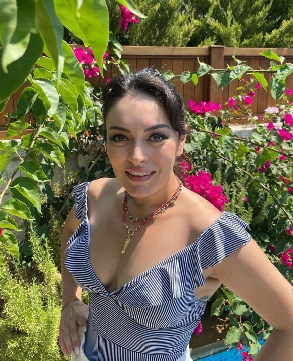 Yeni evlenen Ezgi Mola hamile olduğunu açıkladı! Eşi Mustafa Aksakallı haberi alır almaz... - Resim: 4