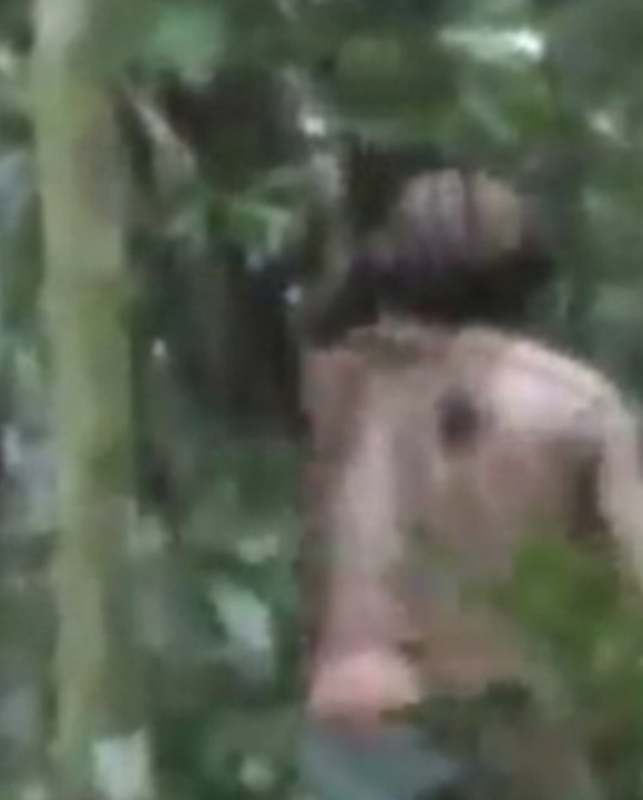 Bu halde görüntülendi! Ormanda çırılçıplak... - Resim: 4