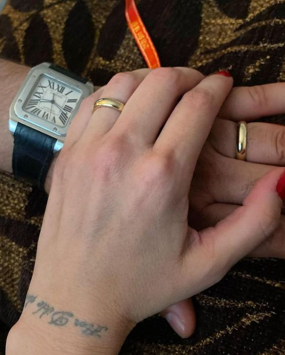 Martta boşanmıştı! Petek Dinçöz yeni evliliğinin kına gecesinde kurtlarını döktü - Resim: 4