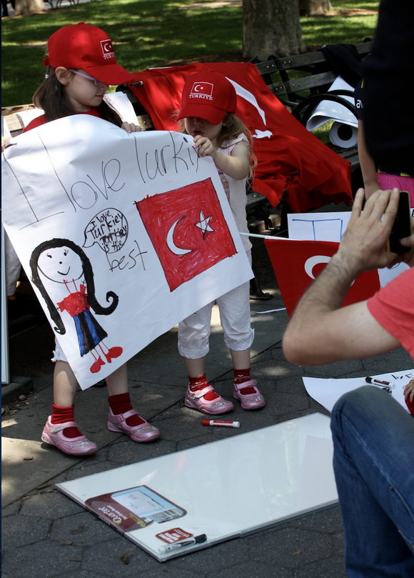 New York'ta 'Tayyip'i yedirmeyiz gösterisi'! - Resim: 1