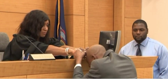 27 yıl boşuna hapis yatınca hakime sarılıp ağladı! - Resim: 4