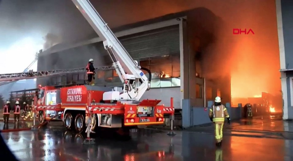 Esenyurt'taki fabrika yangınından yeni görüntüler! - Resim: 2