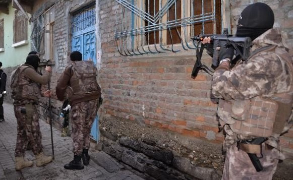 Diyarbakır'da neler oluyor 500 polis harekete geçti - Resim: 3