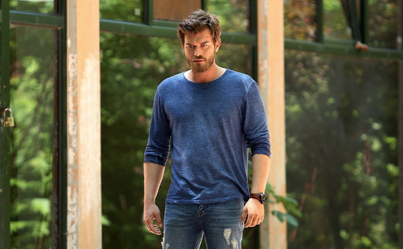 Cansu Dere Kıvanç Tatlıtuğ'un başrolde olduğu diziyi reddetti! - Resim: 1