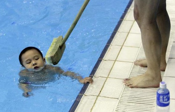 Onlar yüzmeyi böyle öğreniyor - Resim: 1