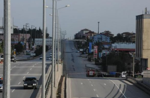 Doğalgaz kaçağı karayolunu kapattı - Resim: 1