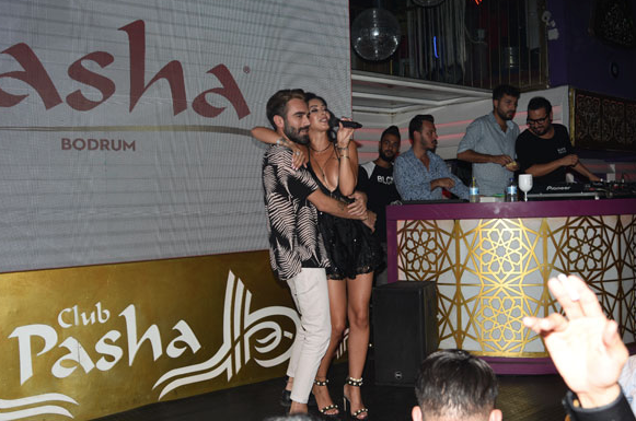 Şiva süper minisiyle sahneyi yıktı! - Resim: 2