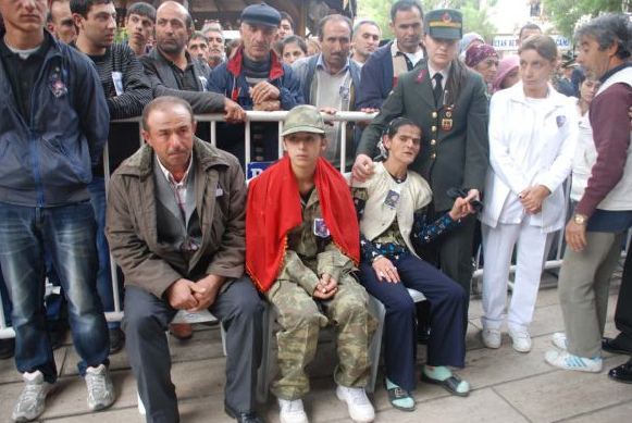 Şehit er doğumgününde toprağa verildi - Resim: 3