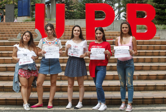 Üniversitede mini etek depremi! - Resim: 1