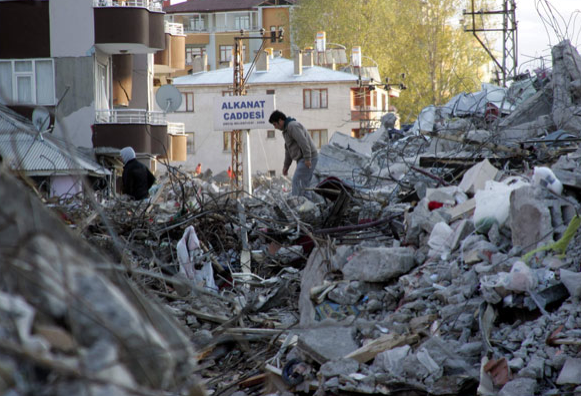 7.2'lik felaketten arda kalan tablo - Resim: 2