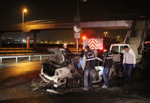 Yanan arabada feci şekilde öldü - Resim: 4