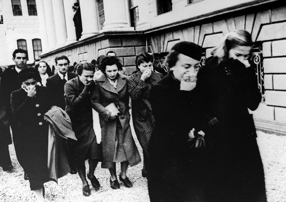 Atatürk'ü böyle uğurladılar! 7'den 70'e herkes yasa boğuldu - Resim: 4