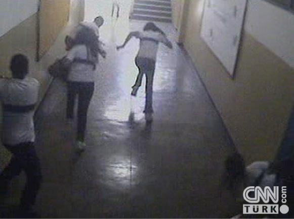 Okuldaki silahlı saldırının dehşet anları! - Resim: 1