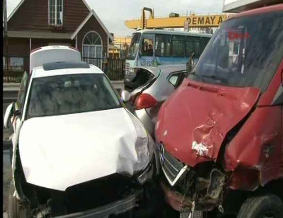 D-100 karayolunda zincirleme kaza oldu - Resim: 3