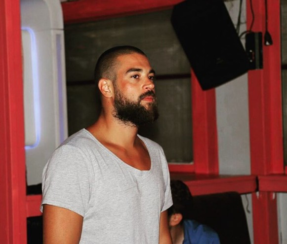 Yiğit İzik eşiyle fotoğraf paylaştı herkes annesi sandı - Resim: 4