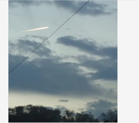 Depremden sonra gökyüzünde görülen gizemli cisim - Resim: 4