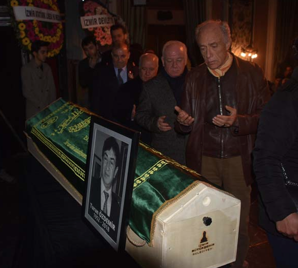 Ünlü oyuncuya gözyaşlarıyla veda ettiler! - Resim: 2