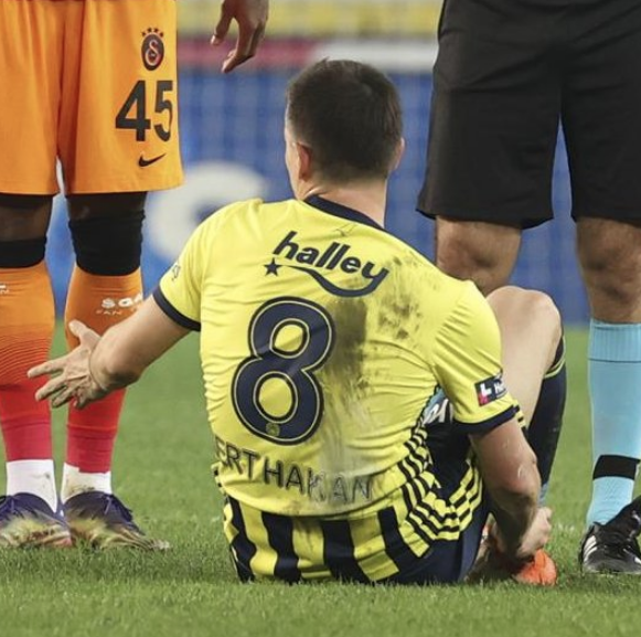 Mesut Özil, Mert Hakan Yandaş'ı solladı Fenerliler çileden çıktı - Resim: 0