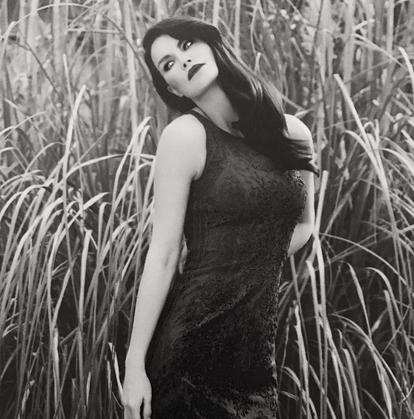 Ebru Şallı bikinili fotoğraf paylaştı olay oldu - Resim: 1