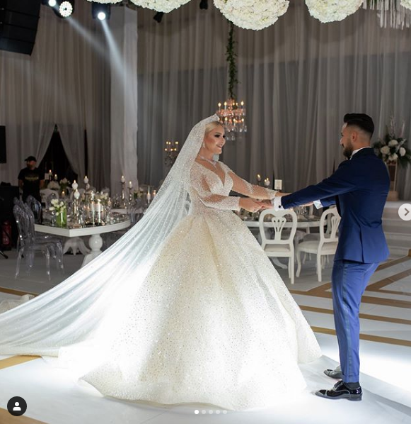 Selin Ciğerci sahnede bayıldı alkolden olmadığını kanıtlamak için bakın ne yaptı - Resim: 1