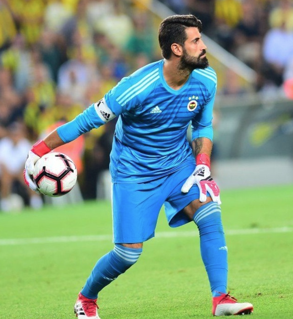 Fenerbahçe'de Volkan'ın yerine Barcelonalı isim geliyor - Resim: 3