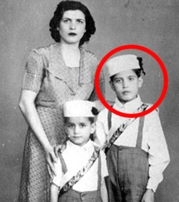 Fotoğraftaki bu genç adamı tanıdınız mı her gün ekranlarda görüyorsunuz - Resim: 1