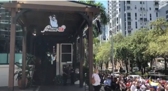 Nusret Gökçe'ye Miami'de Maduro protestosu! - Resim: 4
